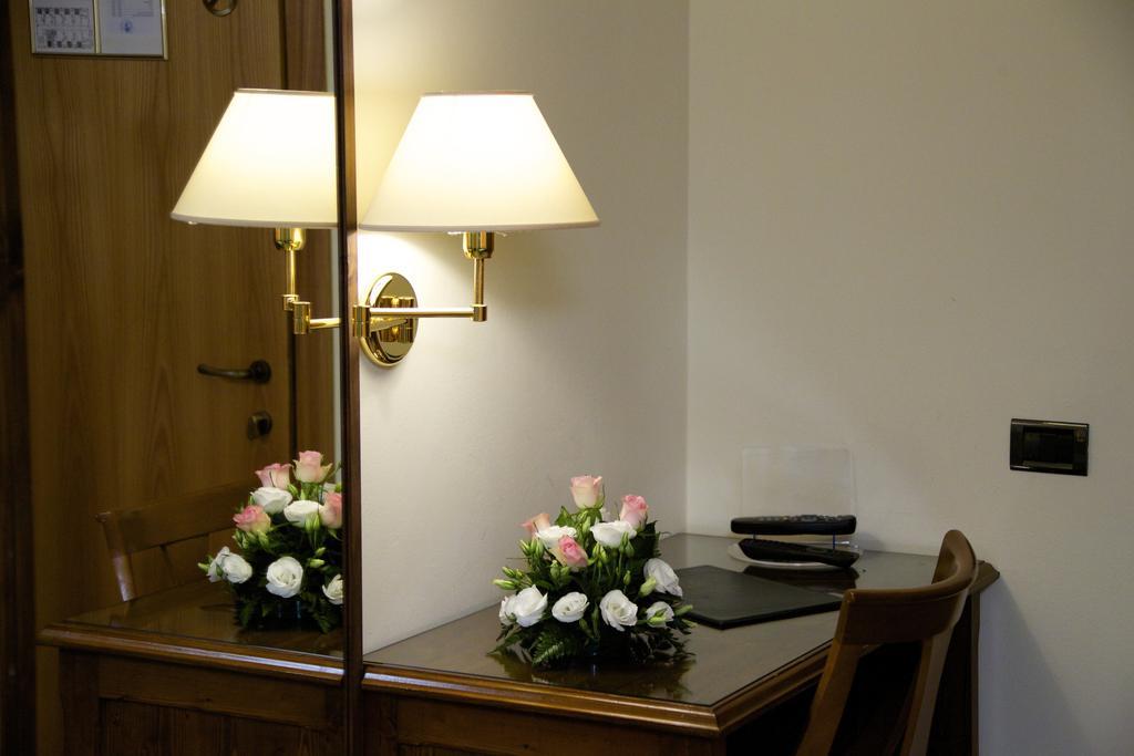 Campiglione Hotel Asís Habitación foto