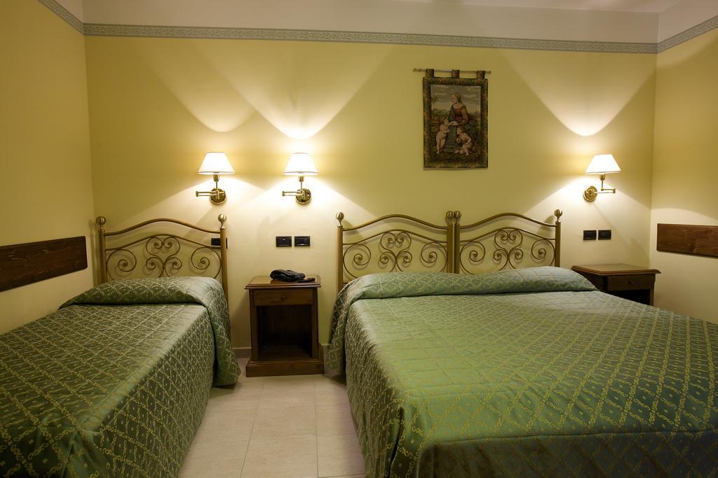 Campiglione Hotel Asís Habitación foto