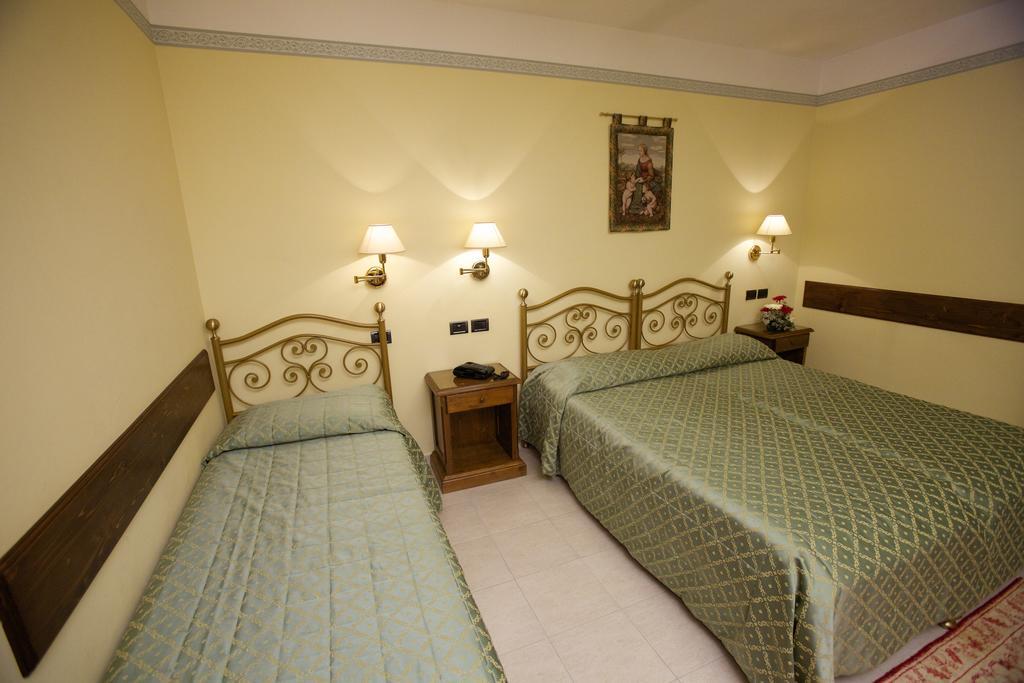 Campiglione Hotel Asís Habitación foto